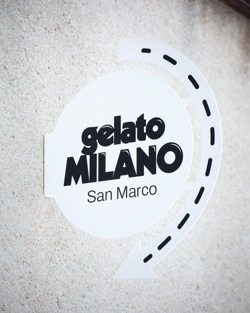 Round sign with arrow