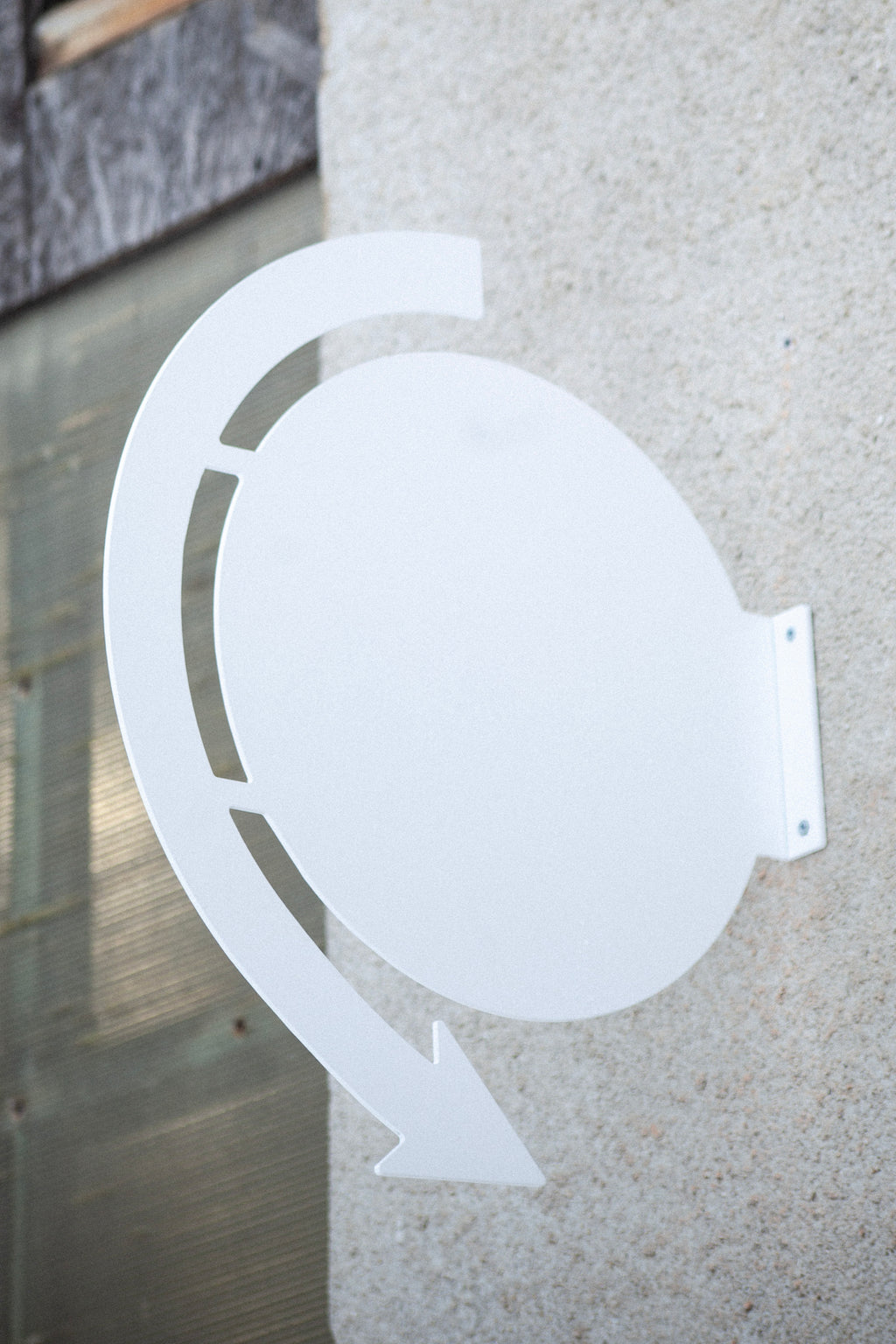 Round sign with arrow