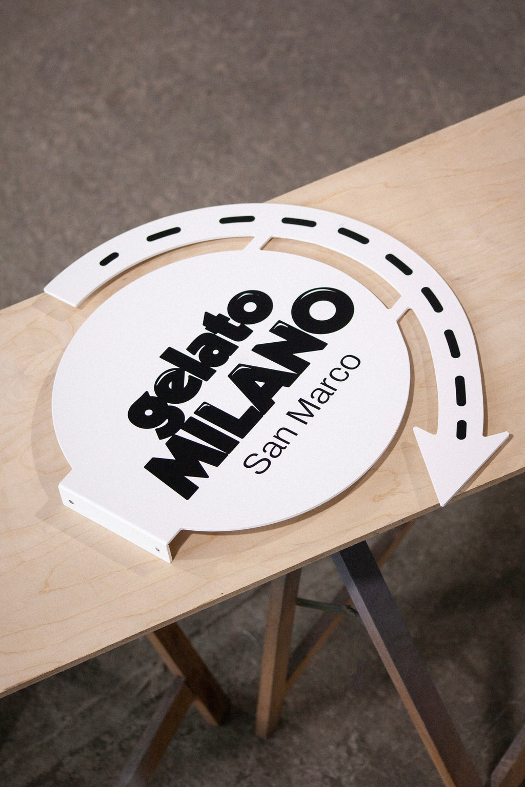 Round sign with arrow