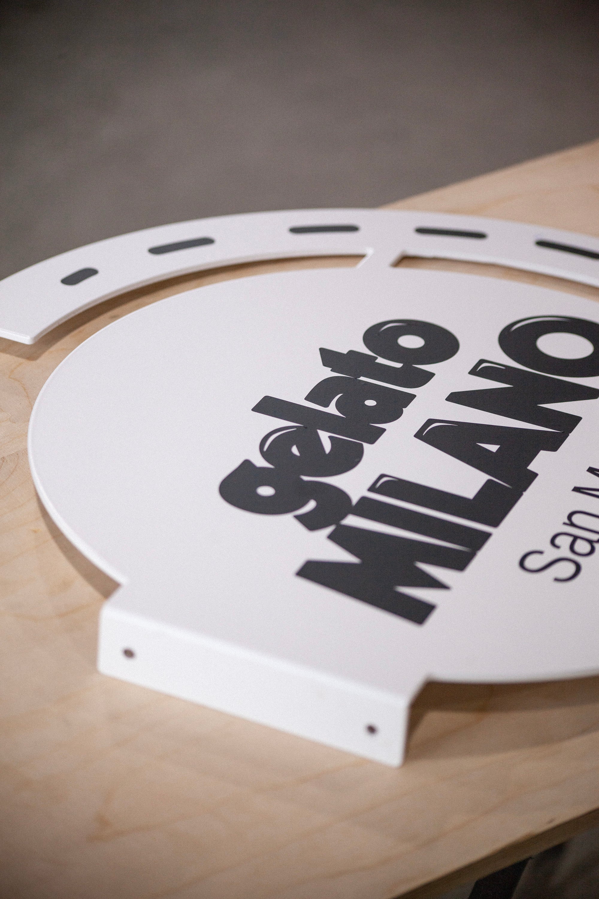 Round sign with arrow