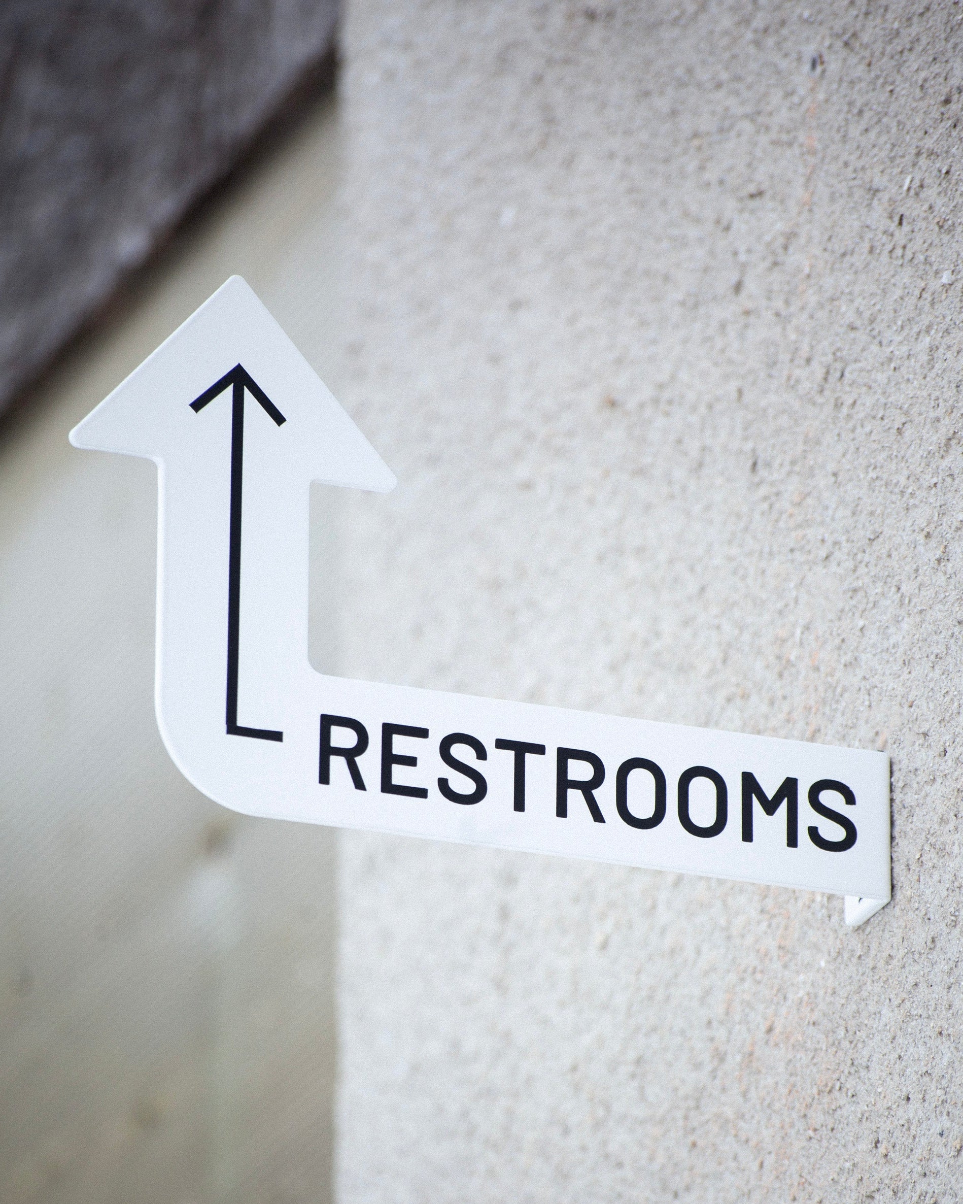 Directional arrow sign