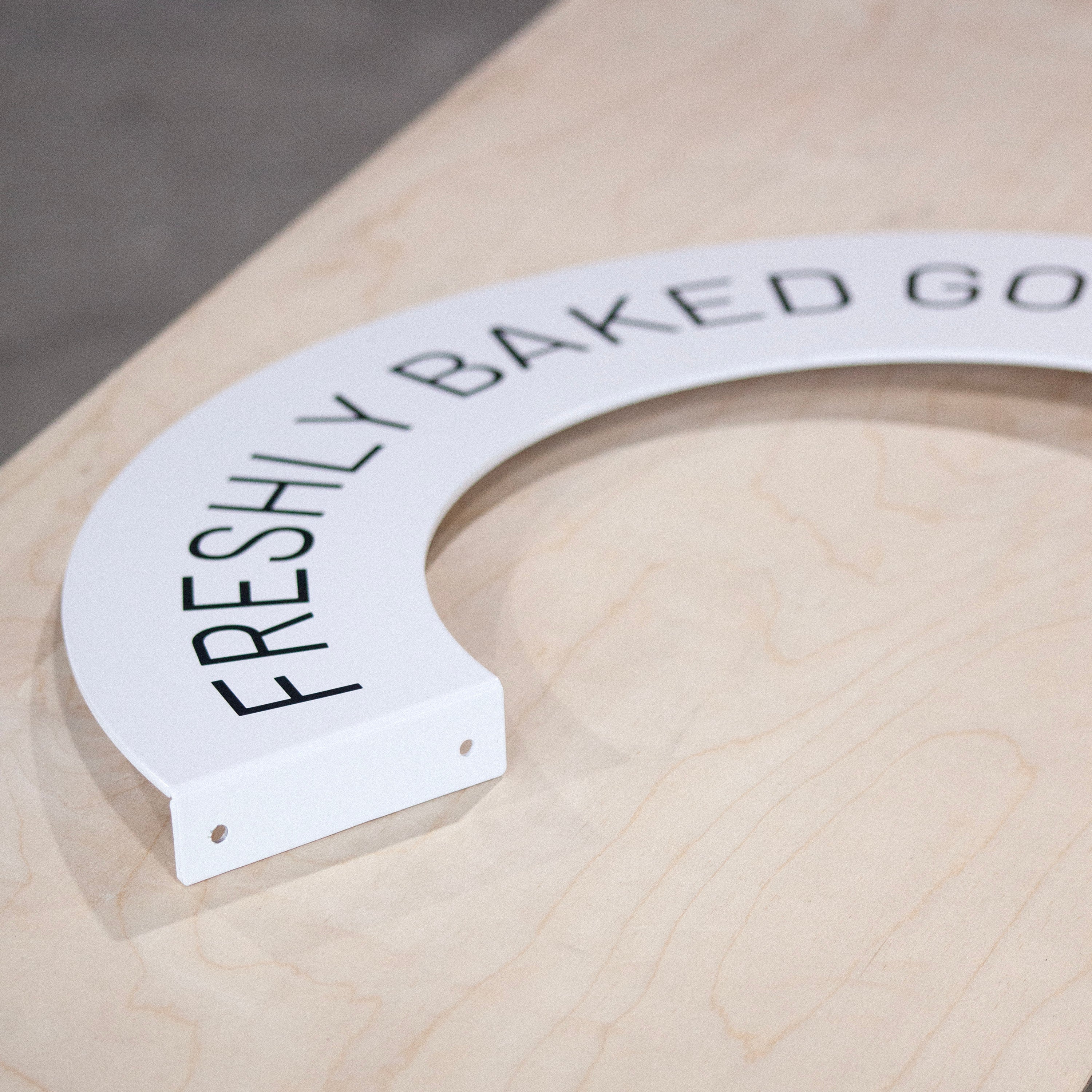 Rainbow-shaped blade sign