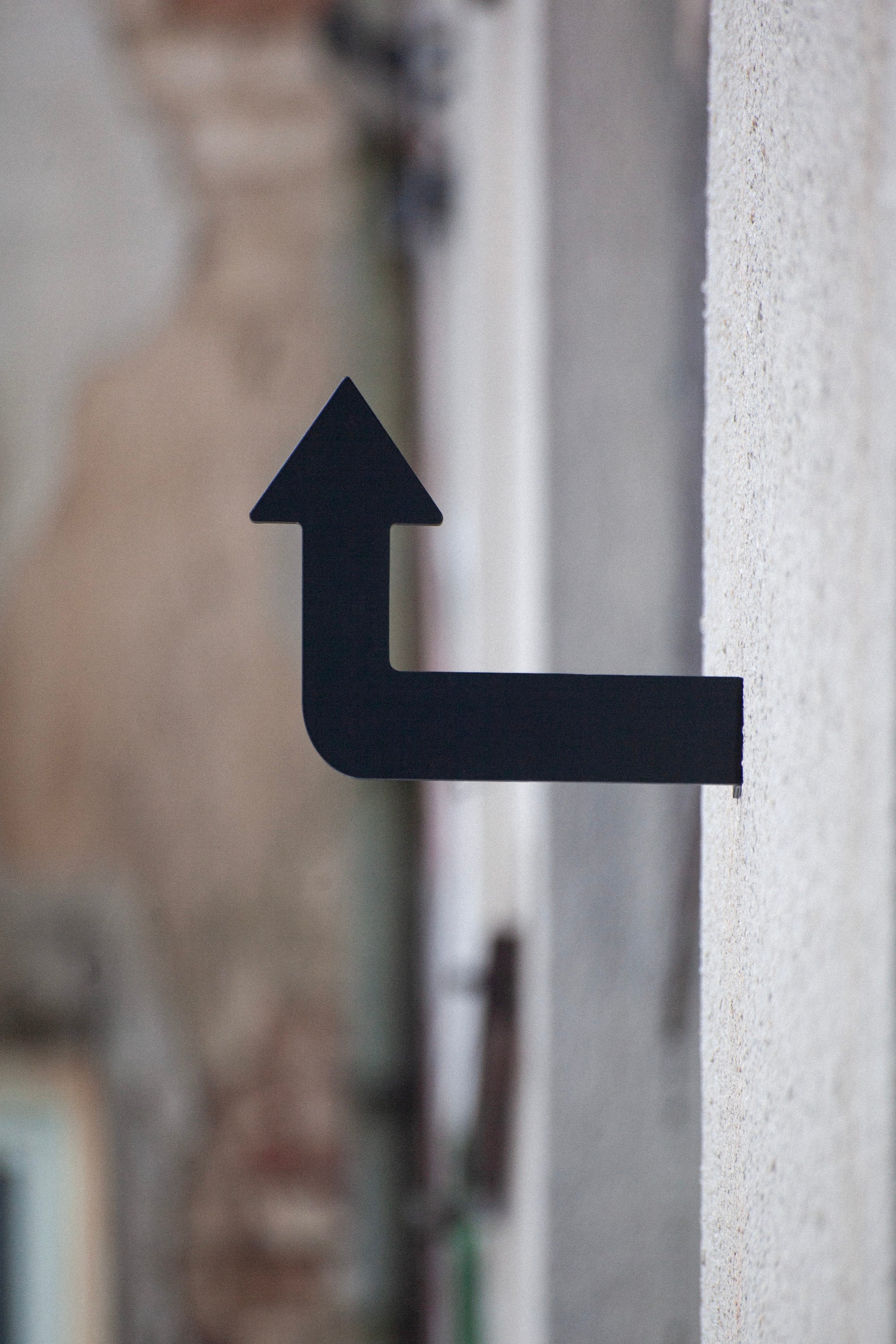 Directional arrow sign