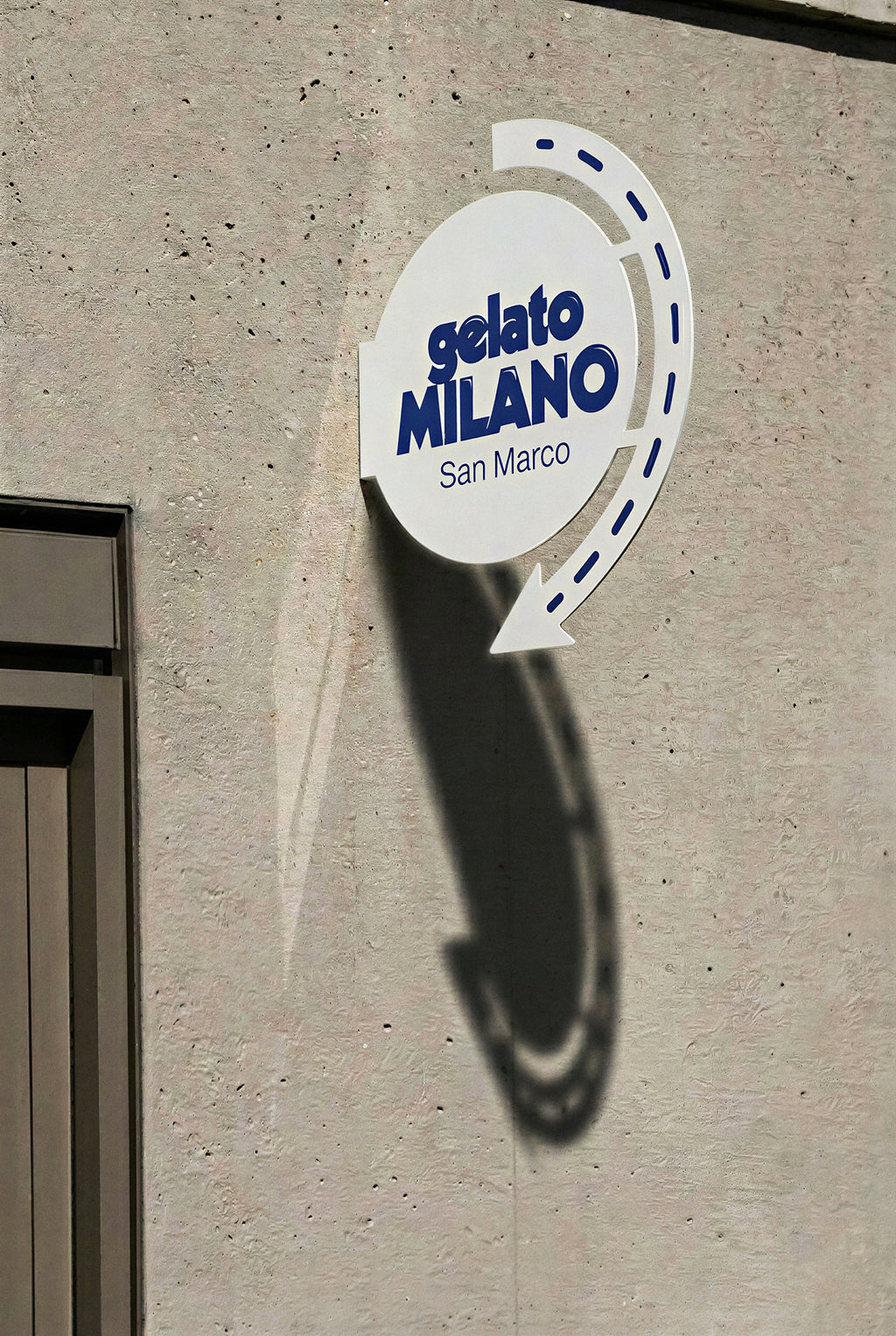 Round sign with arrow